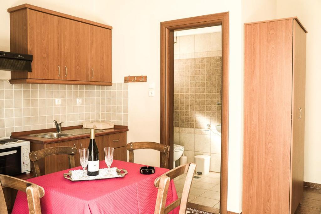 Menelaos Apartments Lefokastro Habitación foto